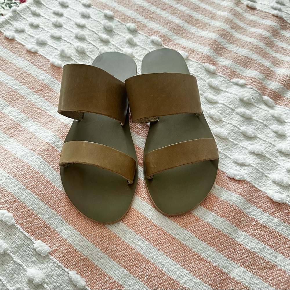 NWOT KYMA SANDALS OLIVE GREEN leather